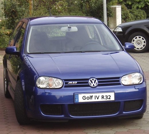 Golf_IV_R32_(Wikipedia).jpg