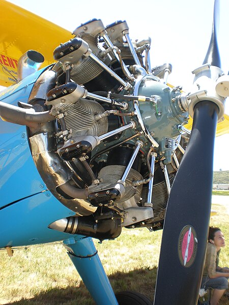 450px-Blue_Boeing-Stearman_PT-18_engine.jpg