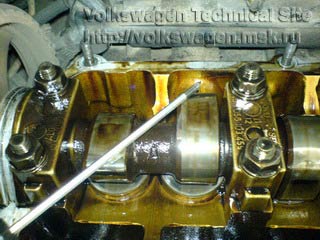 Замена маслосьемных колпачков на двигателе 2E