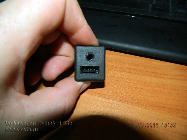 В машине есть usb но нет aux