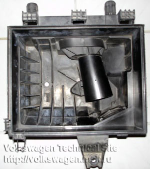 Корпус воздушного фильтра на Volkswagen Т4 2.5 TDI двигатель AXG