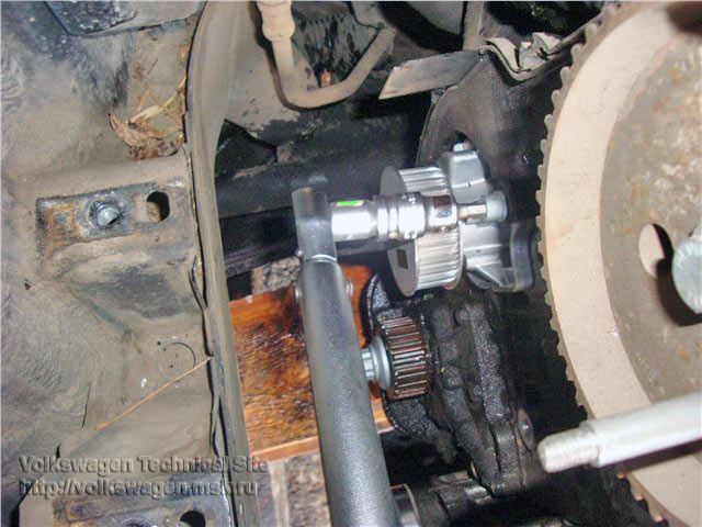 Замена ремня ГРМ на двигателе AKQ, замена радиатора VW Golf 4
