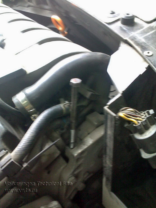 Замена приводного ремня на двигателе AAA в Фольксваген Шаран