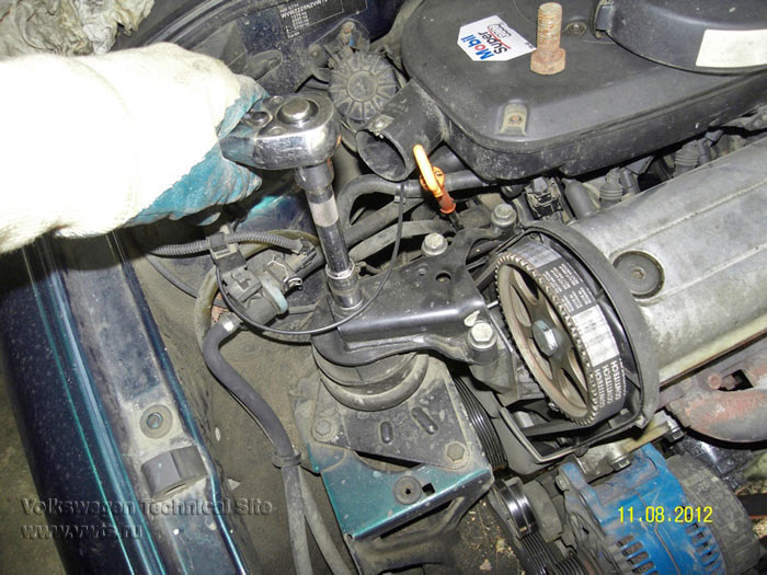 Замена насоса (помпы) системы охлаждения на VW Polo